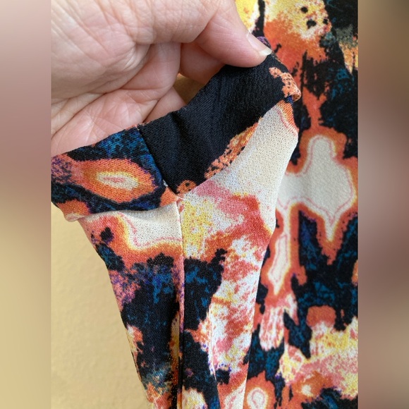 LuLaRoe Black and Coral Acid Wash Print Leah Tunic - Picture 3 of 9